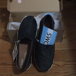 Kids Sneakers 👟 Size 4